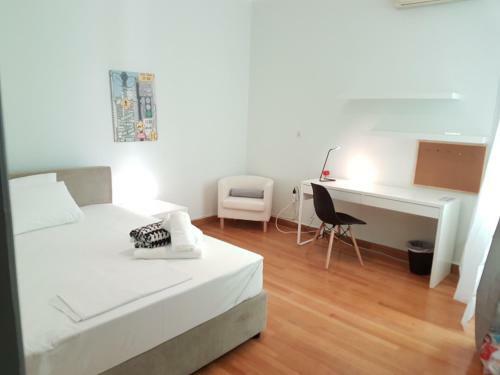 Apartamento Errathens Pine Red And Taupe