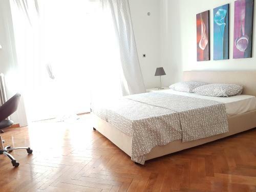 Apartamento Errathens Pine Red And Taupe