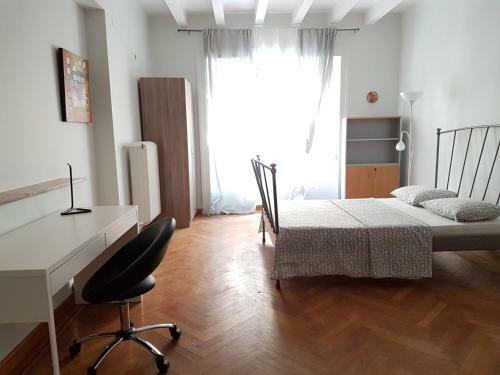 Apartamento Errathens Pine Red And Taupe