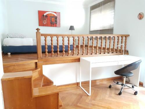 Apartamento Errathens Pine Red And Taupe