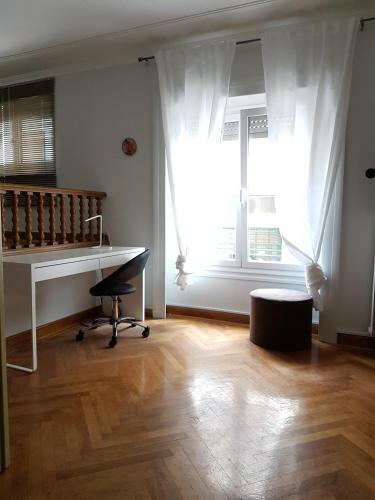 Apartamento Errathens Pine Red And Taupe