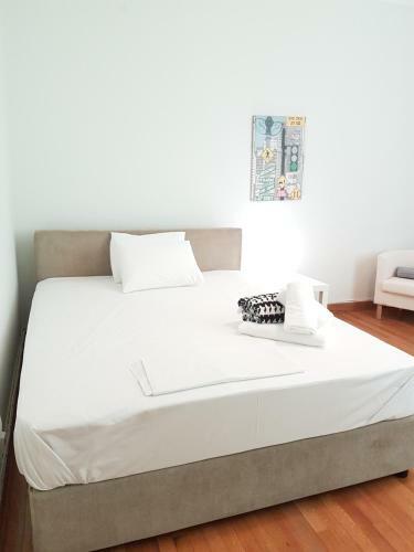 Apartamento Errathens Pine Red And Taupe