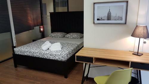 Errathens Cherry And Berry Apartments