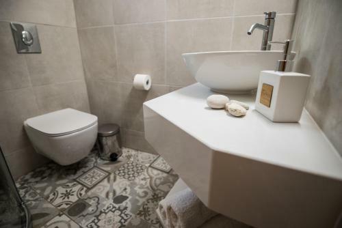 Aloni Studios & Apartments