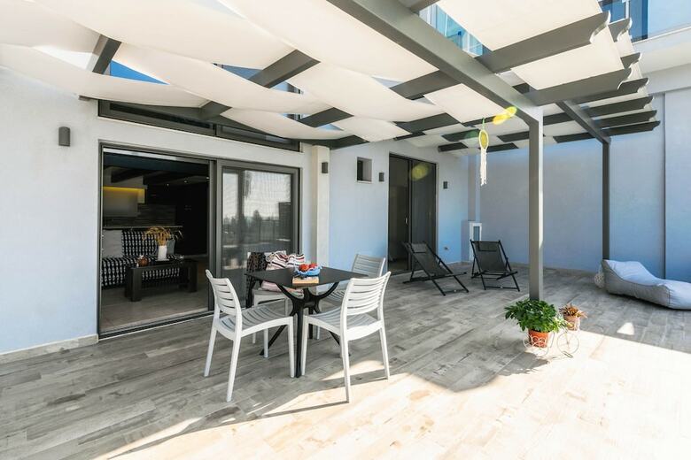 Alonaki Apartments