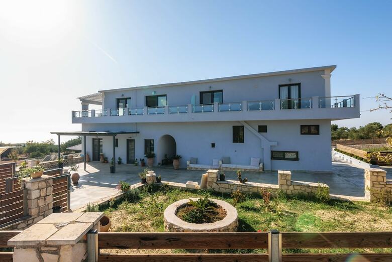 Alonaki Apartments