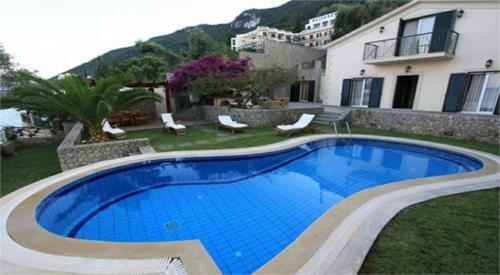 Beachfront Villa Benele