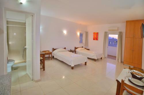 Reina Apartments