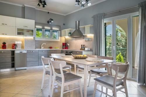 Athinais Lak Villa