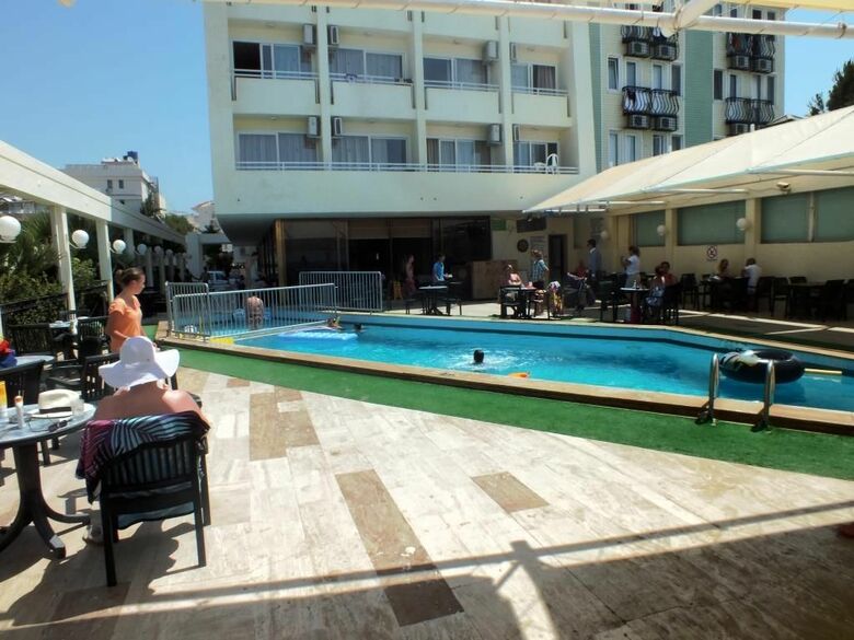 Tuntas Hotel Altinkum