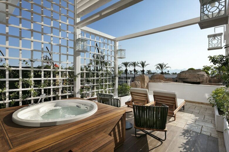 Titanic Beach & Resort De Luxe Hotel