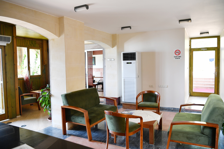 Happy Hotel