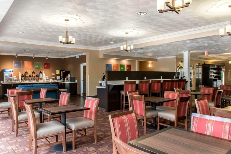 Hotel Comfort Suites