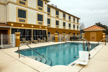 Hotel Comfort Inn & Suites