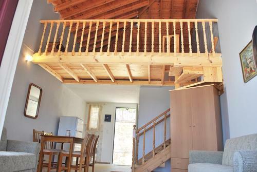Villa Troyan Hill Apartments