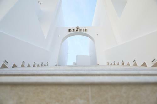 Hotel Theasis Luxury Suites