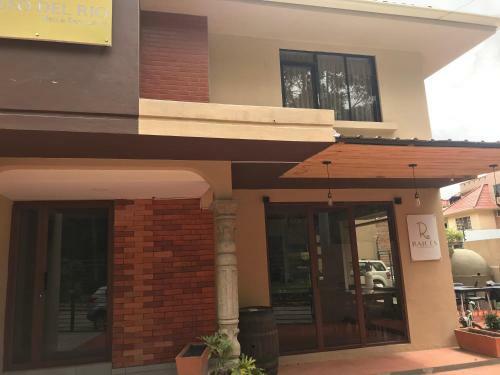 Hostal Paseo Del Rio