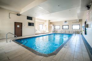 Hotel Comfort Inn & Suites