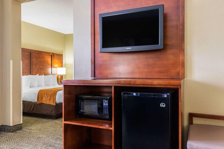 Hotel Comfort Suites Lansing