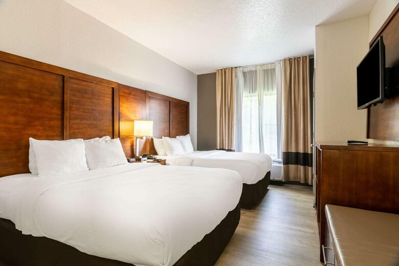 Hotel Comfort Suites Lansing