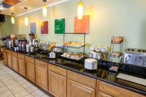 Hotel Comfort Inn & Suites
