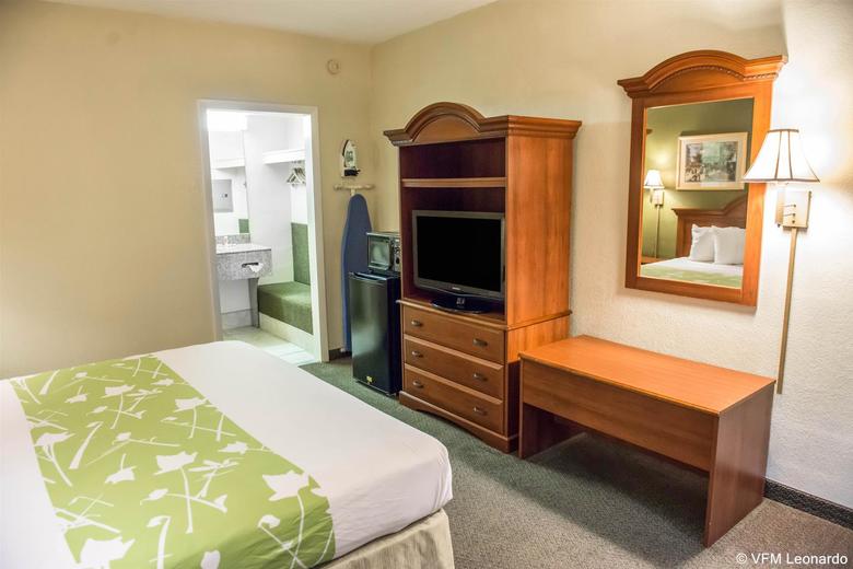 Hotel Econo Lodge North