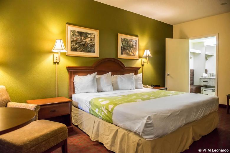 Hotel Econo Lodge North