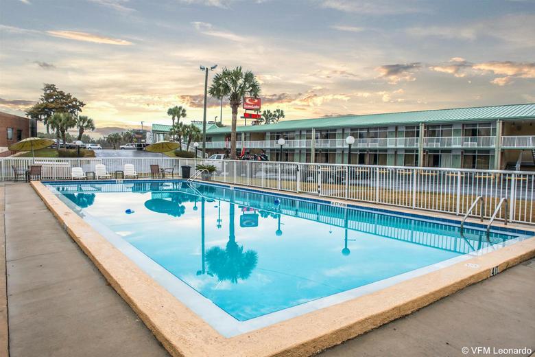 Hotel Econo Lodge North