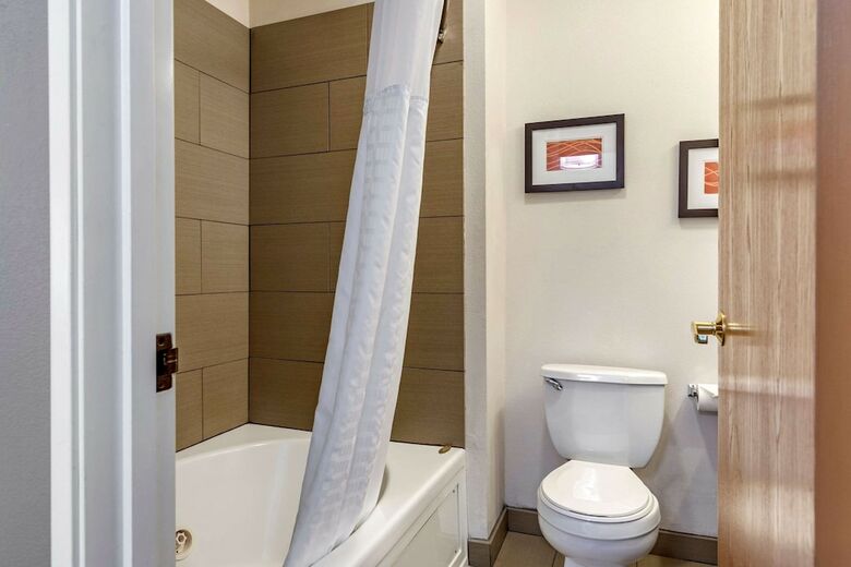 Hotel Comfort Inn & Suites