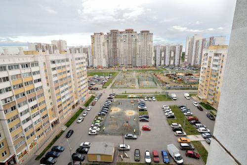 Apartamento Good Flat On Bratyev Kashirinykh 119