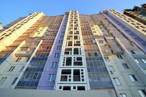 Apartamento Good Flat On Bratyev Kashirinykh 119