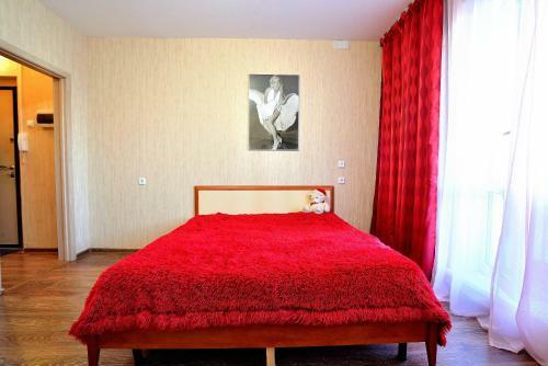 Apartamento Good Flat On Bratyev Kashirinykh 119