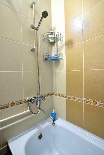 Apartamento Good Flat On Bratyev Kashirinykh 119