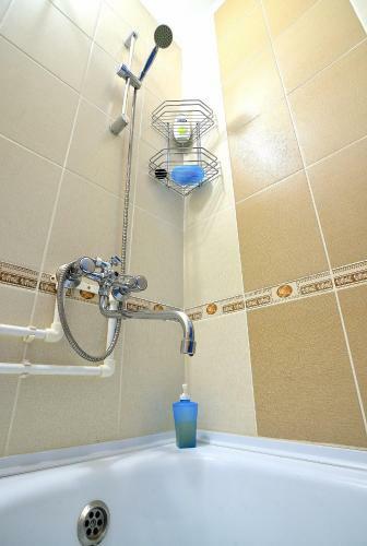 Apartamento Good Flat On Bratyev Kashirinykh 119