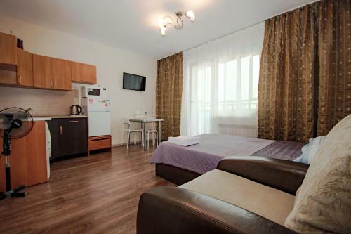 Apartment On Bratyev Kashirinykh 115
