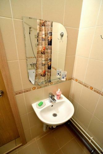 Apartment On Bratyev Kashirinykh 115