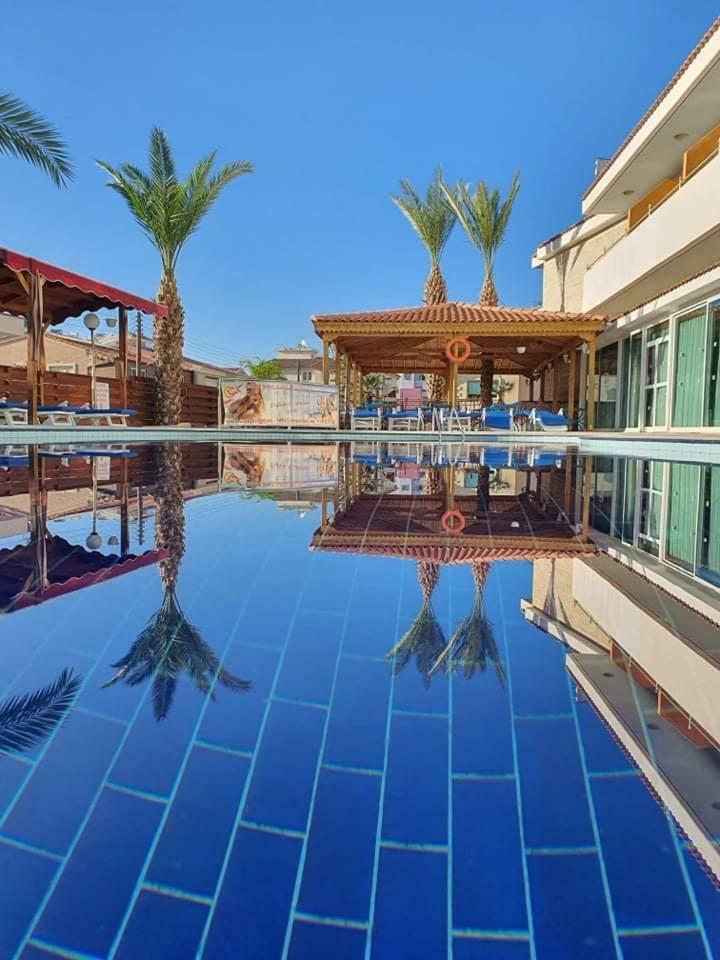 Moniatis Hotel