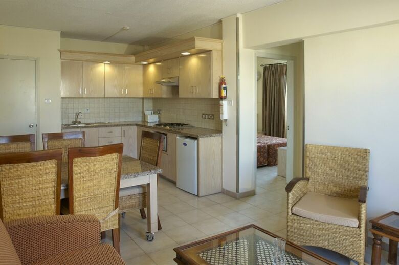 Senator Hotel Apartments