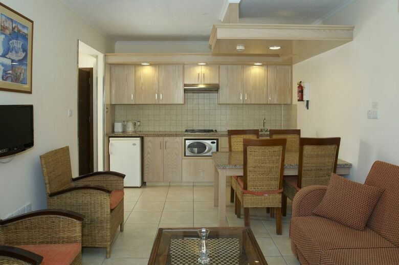 Senator Hotel Apartments