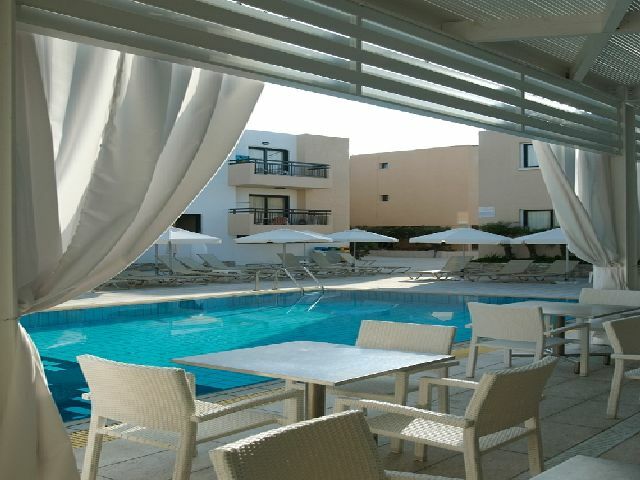 Senator Hotel Apartments