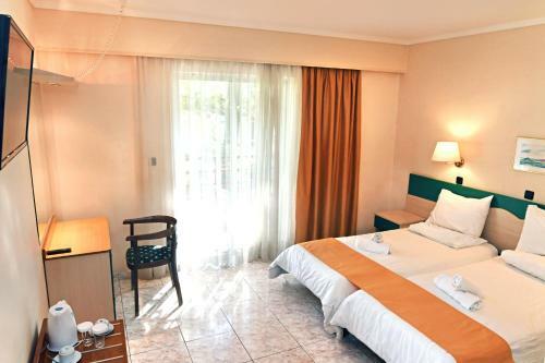 Poseidon Hotel And Apartments