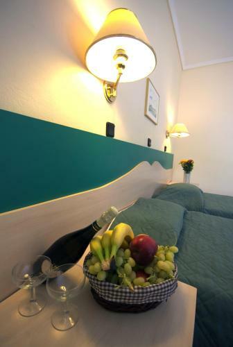 Poseidon Hotel And Apartments