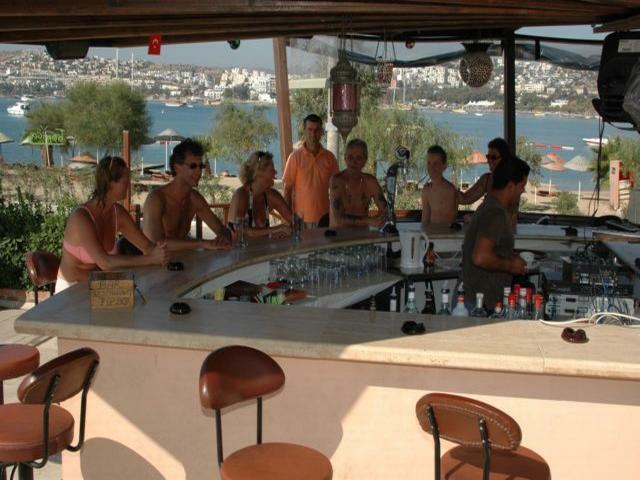 Hotel Tropicana Beach Apartments