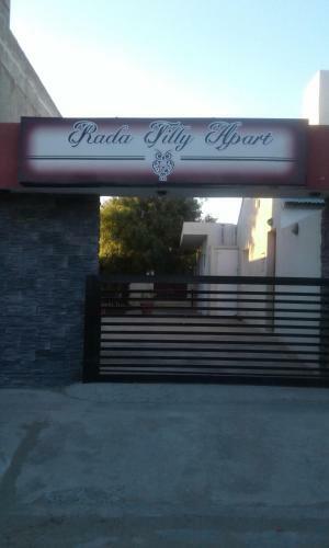 Rada Tilly Apart