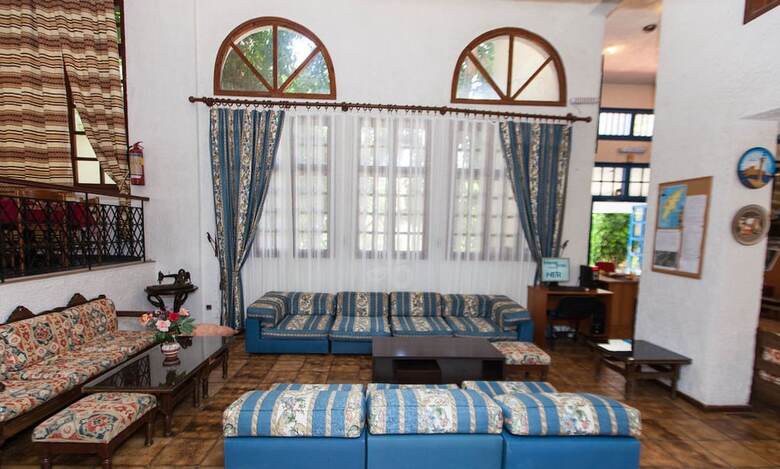 Oasis Hotel & Bungalows