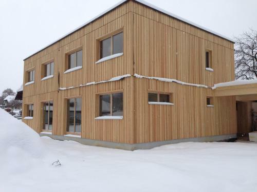 Bio-vollholzhaus Mit Badeplatz