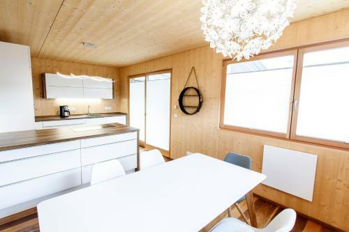 Bio-vollholzhaus Mit Badeplatz