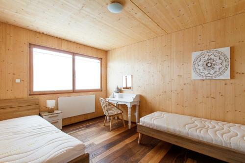 Bio-vollholzhaus Mit Badeplatz