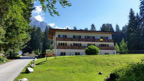 Hostal Pension-hartkaiser-ellmau-1