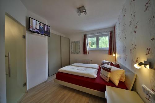 Three-bedroom Apartment In Abfaltersbach I